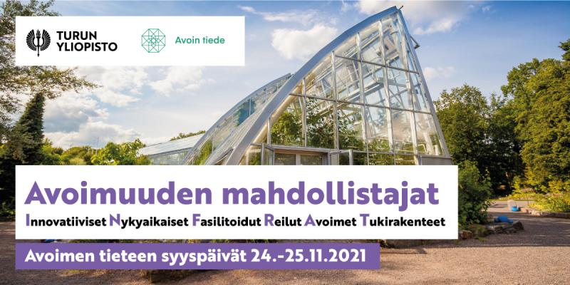 Växtus i Åbo universitets botaniska trädgård. På bilden information om evenemanget: "Öppenhetens möjliggörare – Innovativa Nytida Faciliterade Rejäla Öppna Stödstrukturer" (på finska bildar de inledande bokstäverna ordet infrat)", höstdagarna i öppen vetenskap 24–25.11 samt Åbo universitets och Öppen vetenskaps logon.