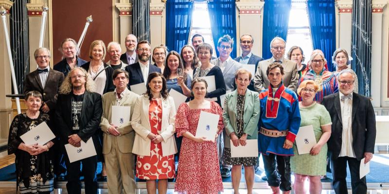 Pristagarna 2026 med forsknings- och kulturminister Mari-Leena Talvitie.